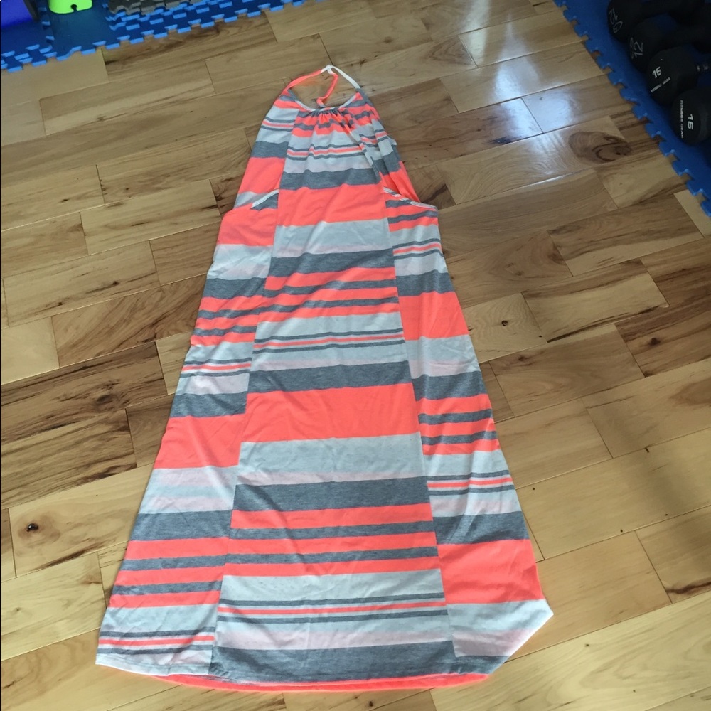 Last chance.  Maxi dress, S